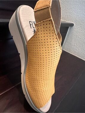 FLY London Nisi Platform Wedge “Bumblebee” Yellow Leather EU 37/Women’s 6.5-7